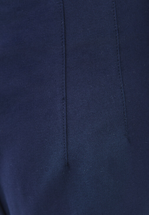 Carrot-Fit Pantolon ve Triko Kazak Kombini