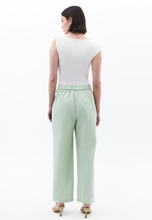 Straight-Fit Pantolon ve Burgu Detaylı Bluz Kombini