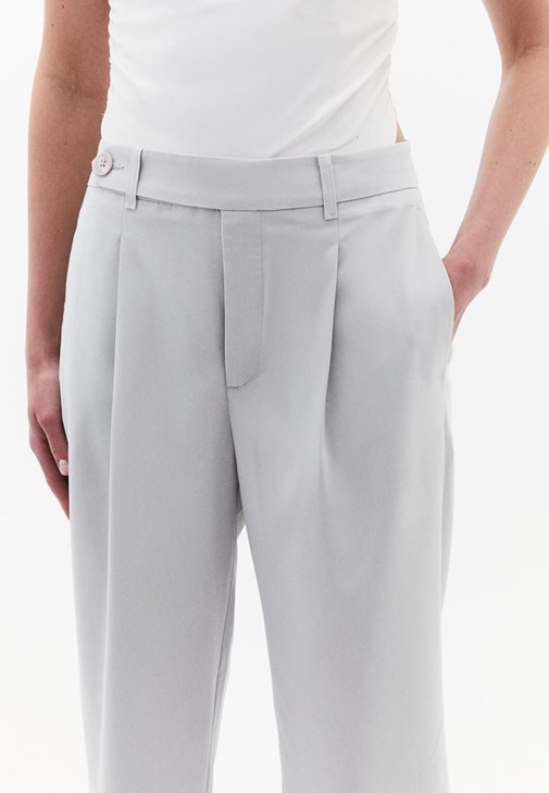 Yüksek Bel Pantolon ve Triko Bluz Kombini