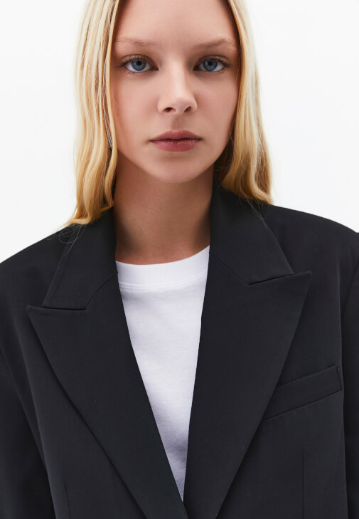 Blazer Ceket ve Şort Etek Kombini