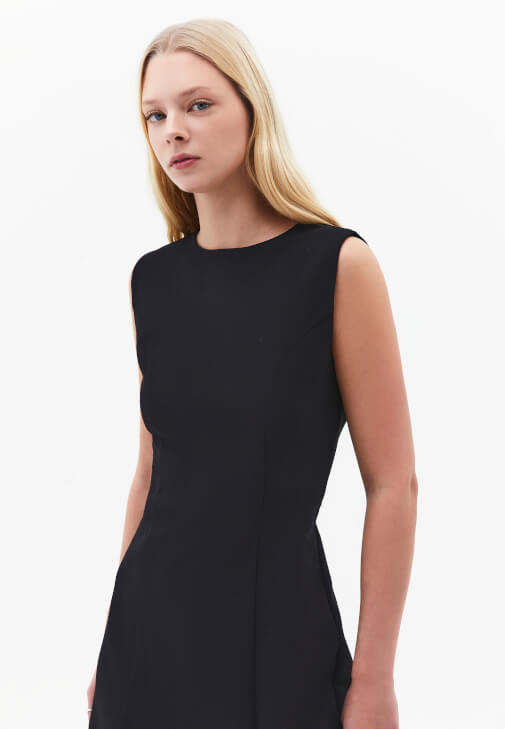 Yırtmaçlı Elbise ve Ayakkabı Kombini