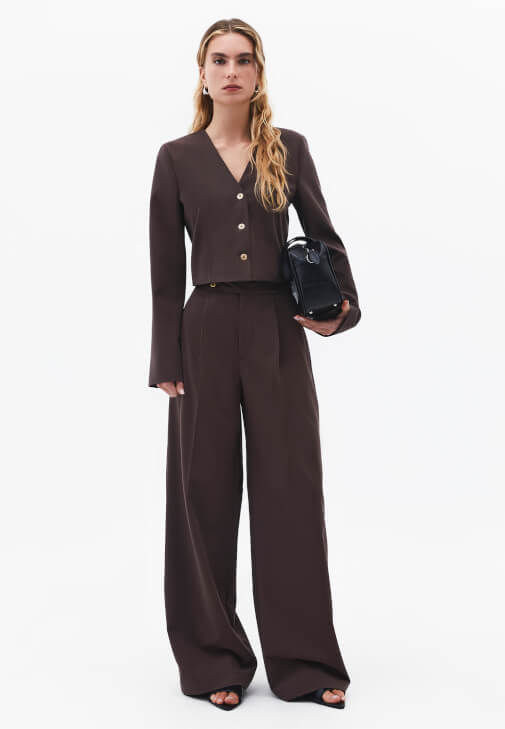  Crop Blazer ve Pileli Pantolon Kombini