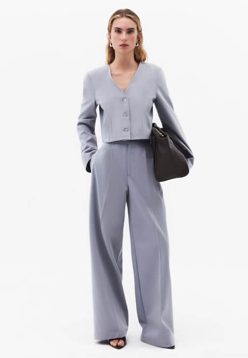  Crop Blazer ve Straight-Fit Pantolon Kombini