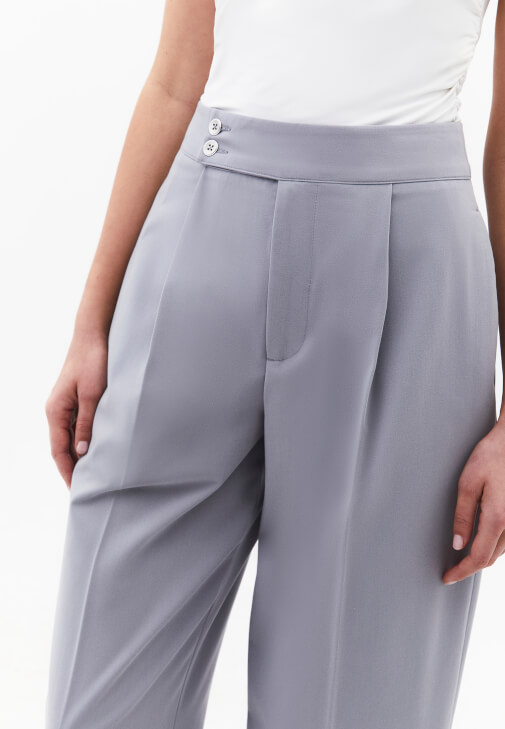 Pileli Pantolon ve Modal Bluz Kombini