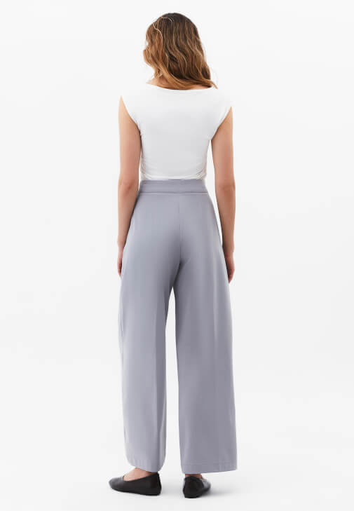 Pileli Pantolon ve Modal Bluz Kombini