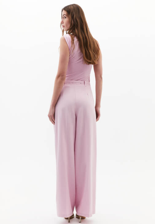 Wide-Leg Pantolon ve Modal Burgu Bluz Kombini