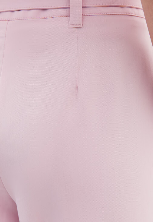 Wide-Leg Pantolon ve Modal Burgu Bluz Kombini