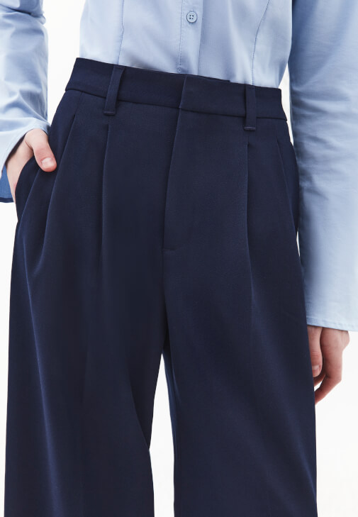 Wide-Leg Pantolon ve Slim-Fit Gömlek Kombini