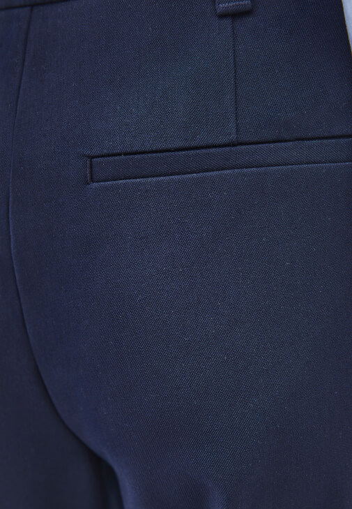 Wide-Leg Pantolon ve Slim-Fit Gömlek Kombini