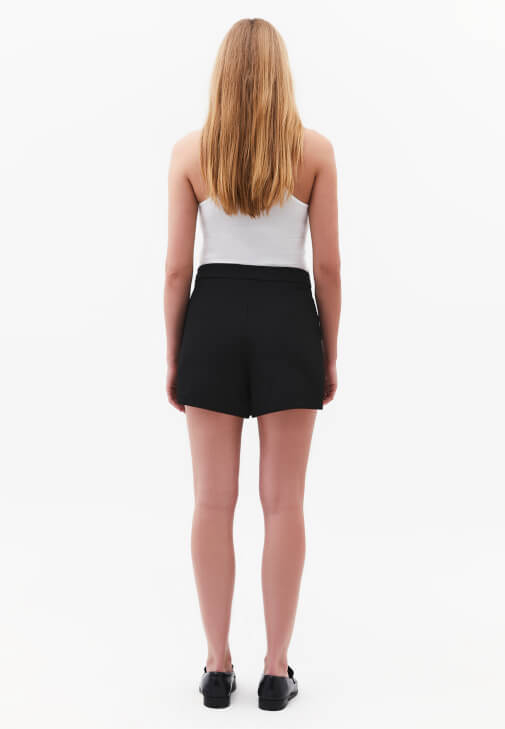 Şort Etek ve Hırka Kombini