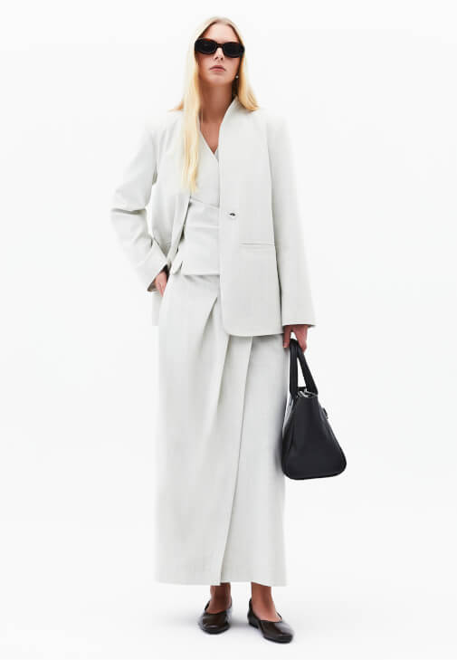 Pileli Yelek ve Uzun Etek Kombini