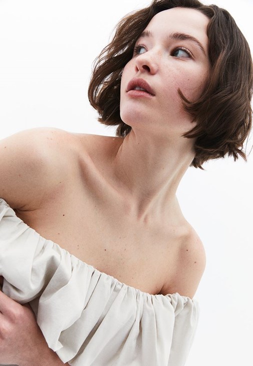 Omuz Açık Balon Elbise ve Terlik Kombini