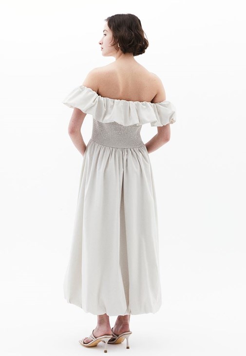 Omuz Açık Balon Elbise ve Terlik Kombini