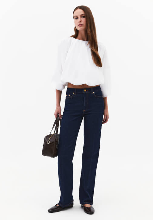 Balon Bluz ve Straight-Fit Denim Kombini