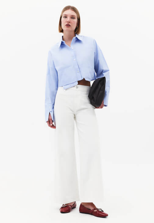  Crop Gömlek ve Denim Pantolon Kombini