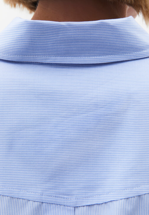 Crop Gömlek ve Denim Pantolon Kombini