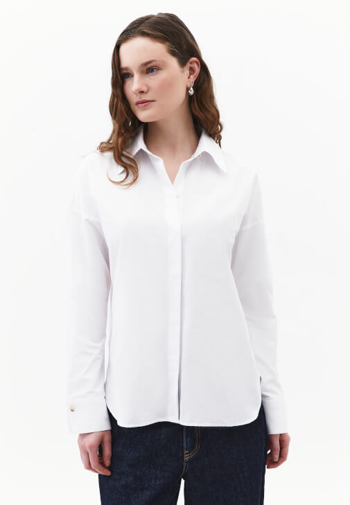 Poplin Gömlek ve Barrel-Fit Denim Kombini