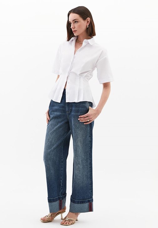 Büzgü Detaylı Gömlek ve Denim Pantolon Kombini