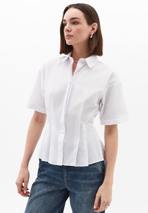 Büzgü Detaylı Gömlek ve Denim Pantolon Kombini