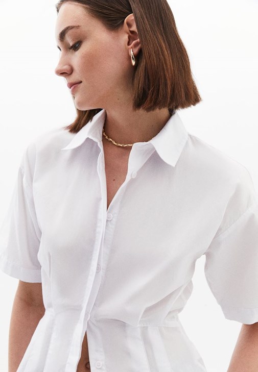 Büzgü Detaylı Gömlek ve Denim Pantolon Kombini