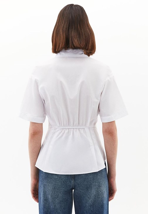 Büzgü Detaylı Gömlek ve Denim Pantolon Kombini