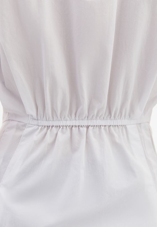 Büzgü Detaylı Gömlek ve Denim Pantolon Kombini