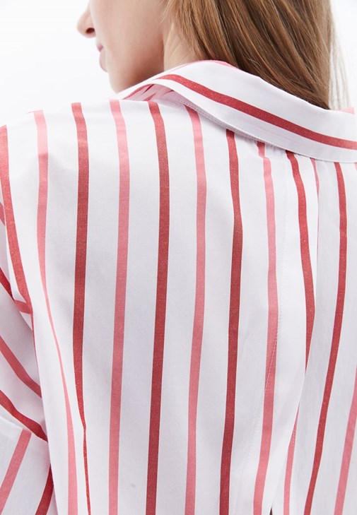 Bağlamalı Crop Gömlek ve Düşük Bel Pantolon Kombini