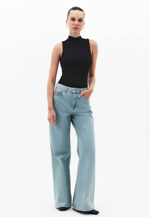 Bodysuit ve Wide-Leg Pantolon Kombini