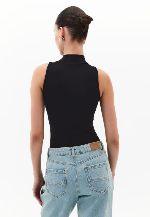 Bodysuit ve Wide-Leg Pantolon Kombini