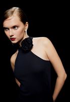 Gül Detaylı Elbise ve Ayakkabı Kombini