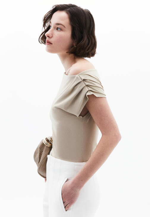 Bej Bot Yaka Büzgü Detaylı Bluz
