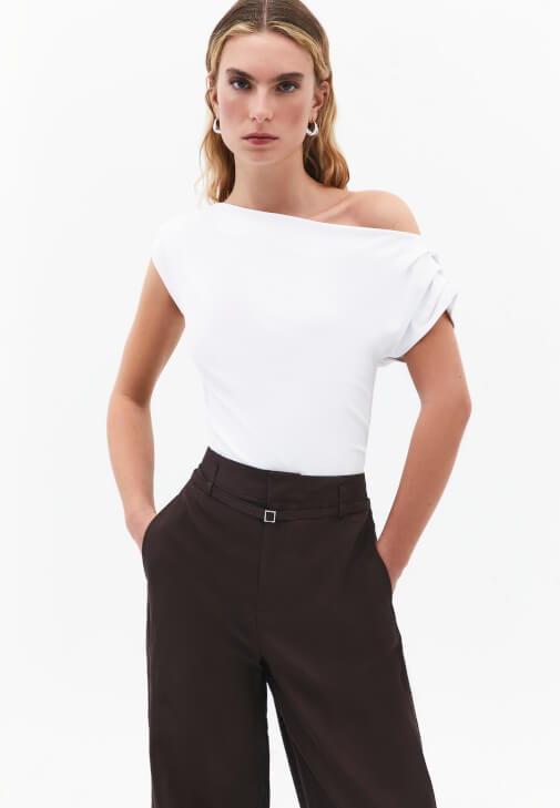 Beyaz Bot Yaka Büzgü Detaylı Bluz