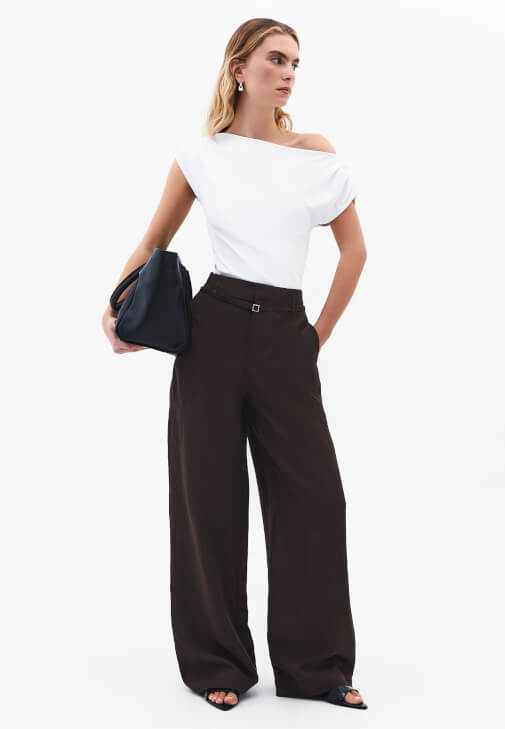  Büzgülü Bluz ve Pileli Pantolon Kombini