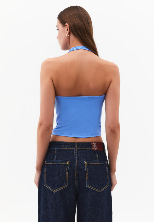 Bluz ve Barrel-Fit Denim Kombini