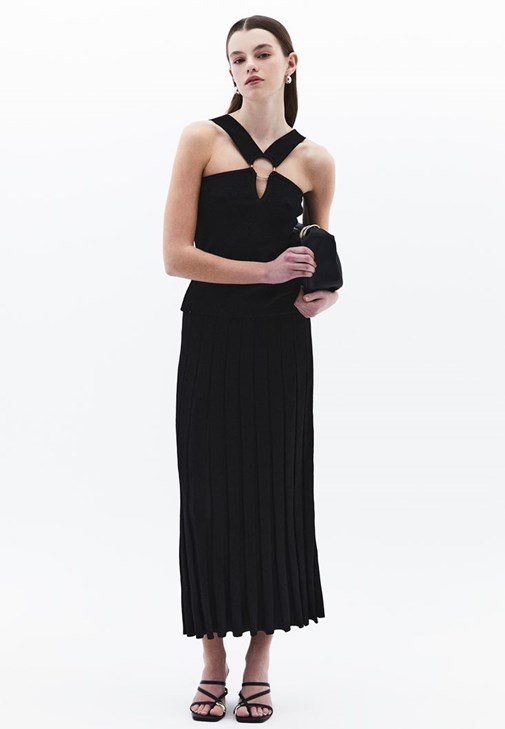 Tokalı Atlet ve Midi Etek Kombini