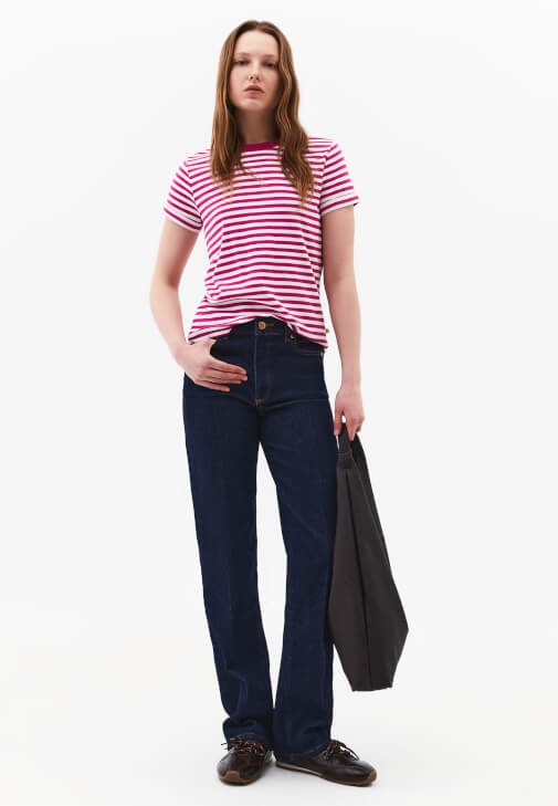  Çizgili Tişört ve Pantolon Kombini