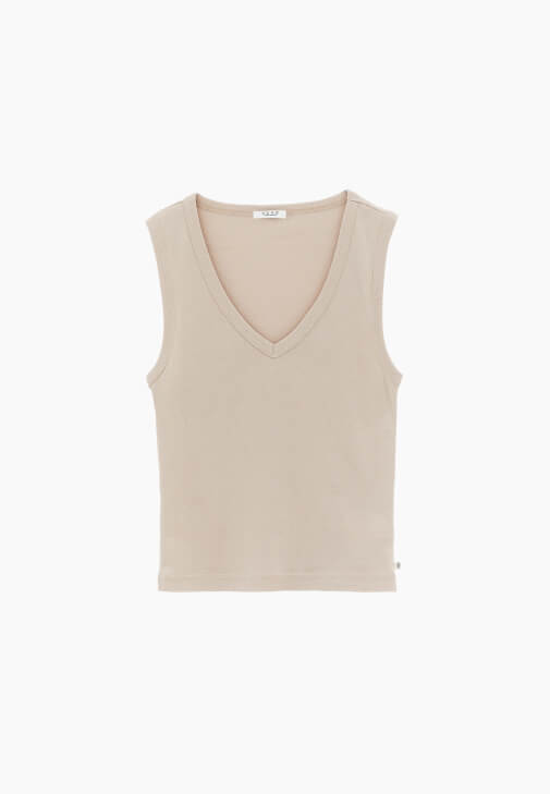 Atlet ve Barrel-Fit Denim Kombini