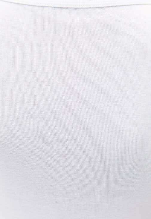 Atlet ve Wide-Leg Denim Kombini