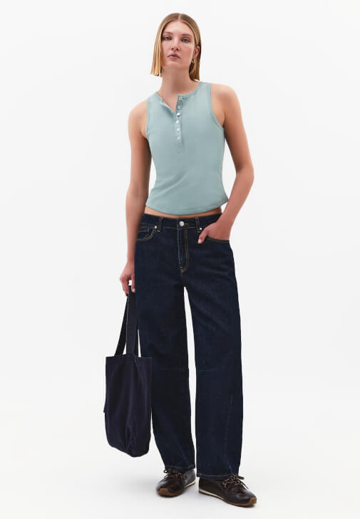  Atlet ve Denim Pantolon Kombini