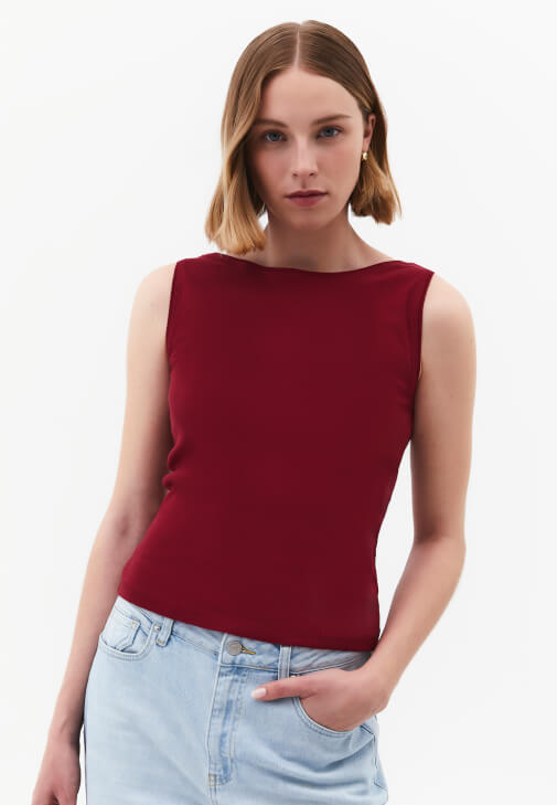 Bot Yaka Atlet ve Barrel-Fit Denim Kombini