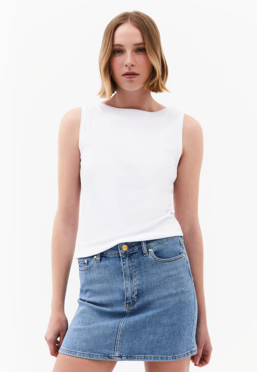 Bot Yaka Atlet ve Mini Denim Etek Kombini