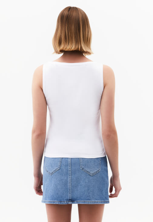 Bot Yaka Atlet ve Mini Denim Etek Kombini