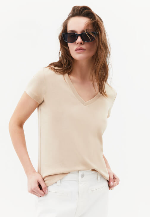 Bej V Yaka Pamuklu Tişört