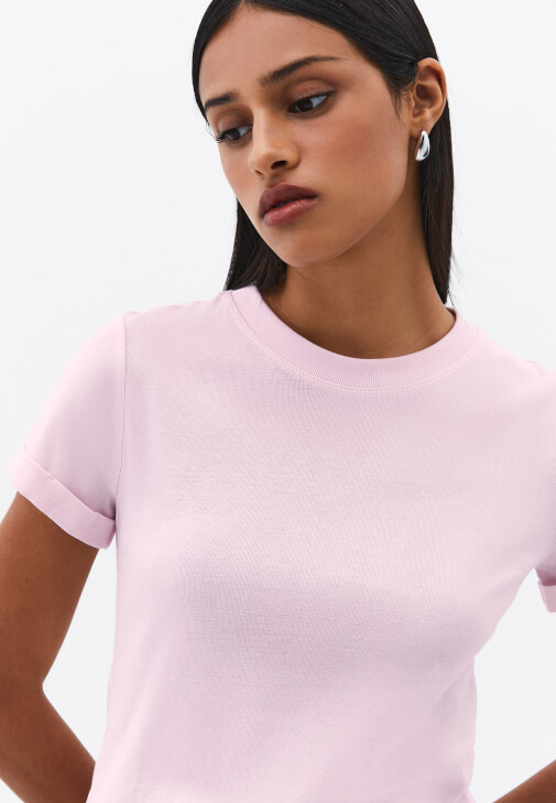 Pamuklu Tişört ve Wide-Leg Pantolon Kombini