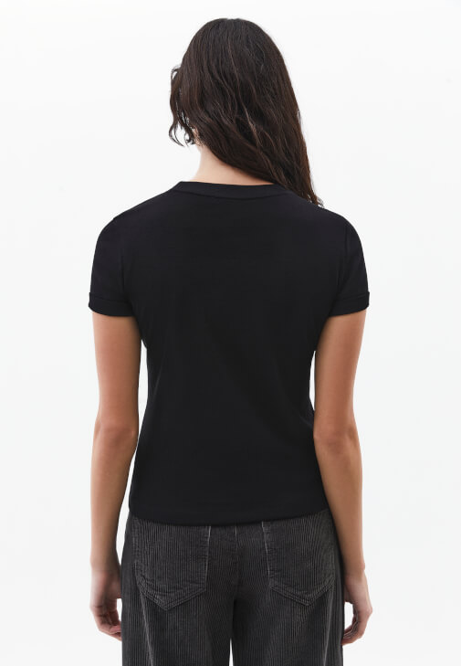 Sıfır Yaka Tişört ve Kadife Pantolon Kombini