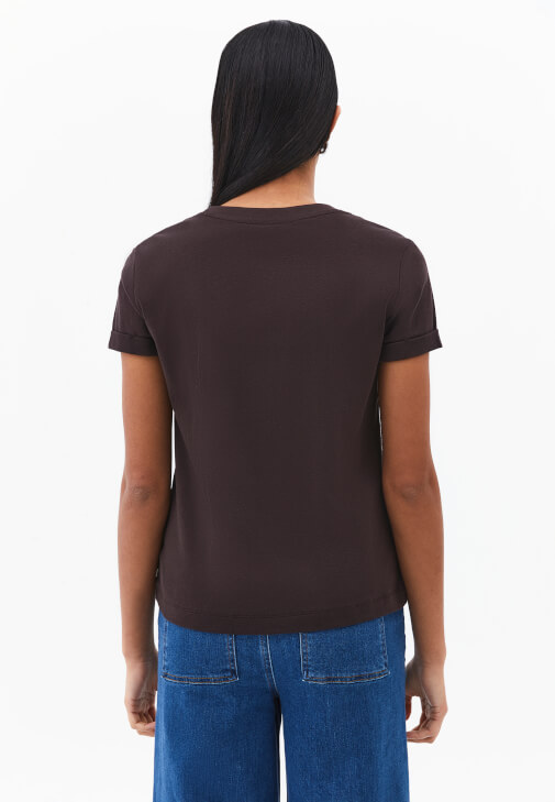 Pamuklu Tişört ve Bol Paça Pantolon Kombini