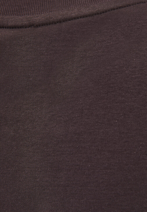 Pamuklu Tişört ve Bol Paça Pantolon Kombini