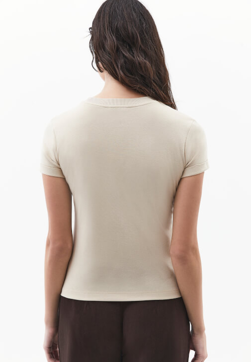 Sıfır Yaka Tişört ve Flare Pantolon Kombini