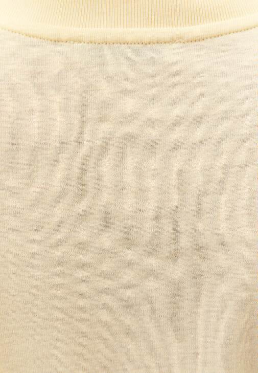 Sıfır Yaka Tişört ve Pantolon Kombini