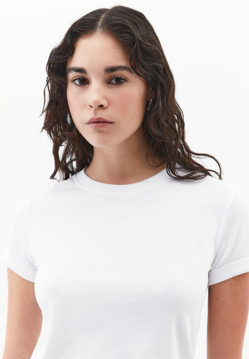 Vegan Deri Ceket ve Barrel-Fit Denim Kombini